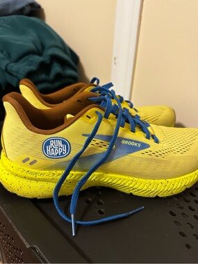 Brooks launch 8 yellow in very good condition- women’s